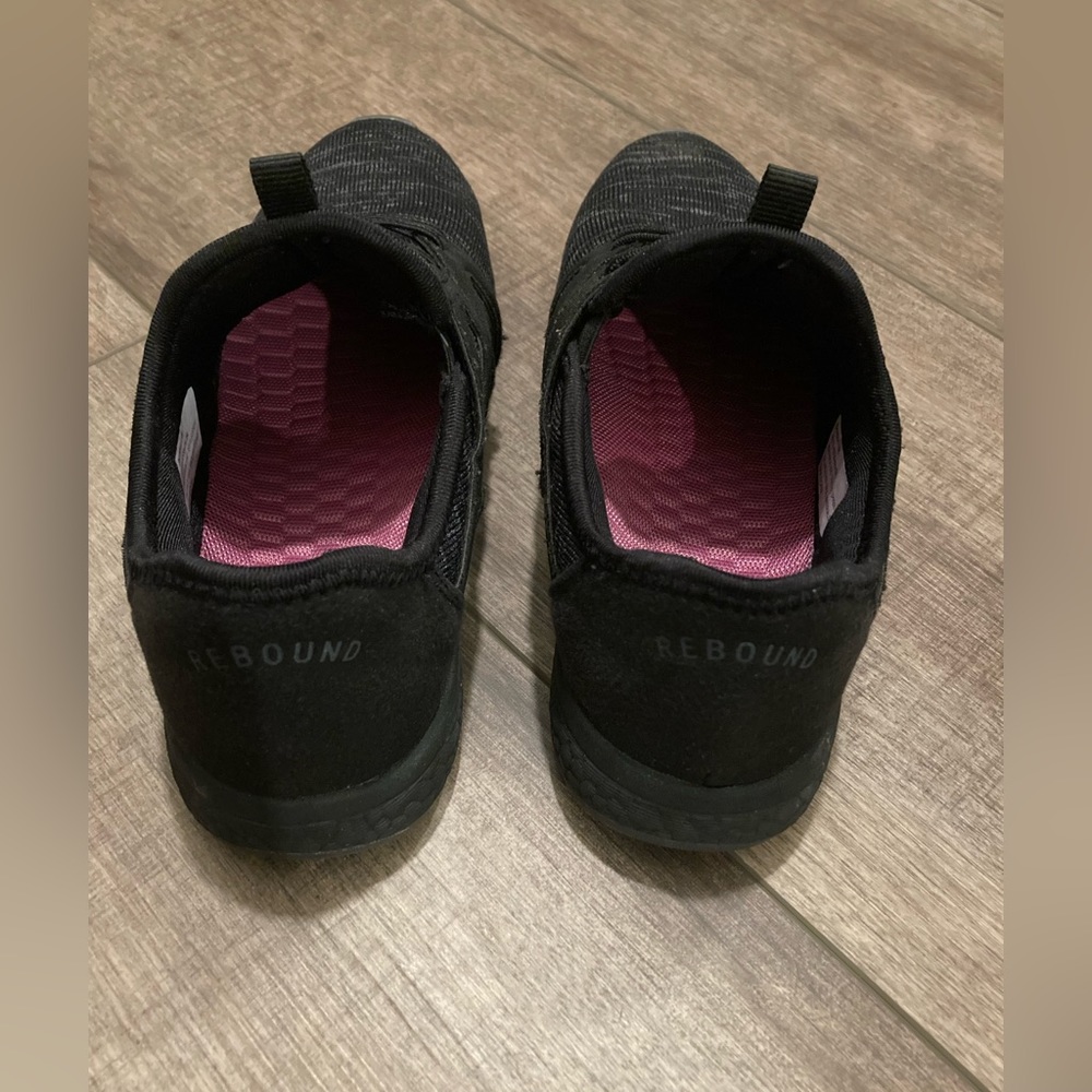 Bare traps women’s 6.5 slip on athletic shoes - Picture 4 of 5